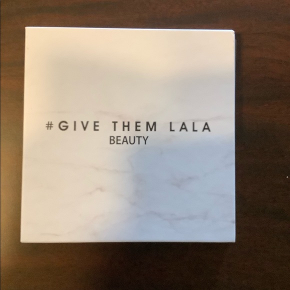 Brand New~#GIVE THEM LALA BEAUTY~EYESHADOW PALETTE - Picture 4 of 6